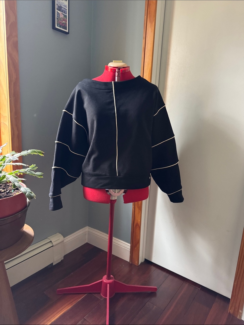 Black Boxy Sweatshirt with White Piping Detail